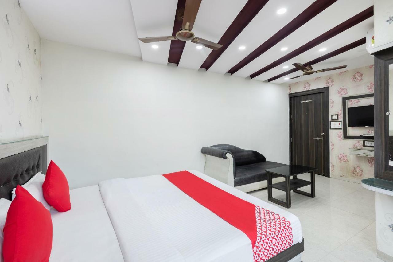 Oyo 45301 Hotel Om Palace Sāgar Exteriér fotografie
